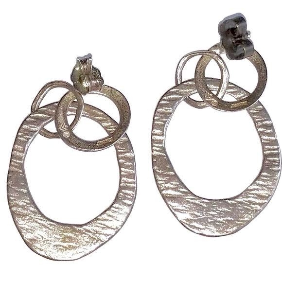 Silpada Vintage Sterling Silver Oxidized Textured Interlocking Circles Earrings - Picture 5 of 9